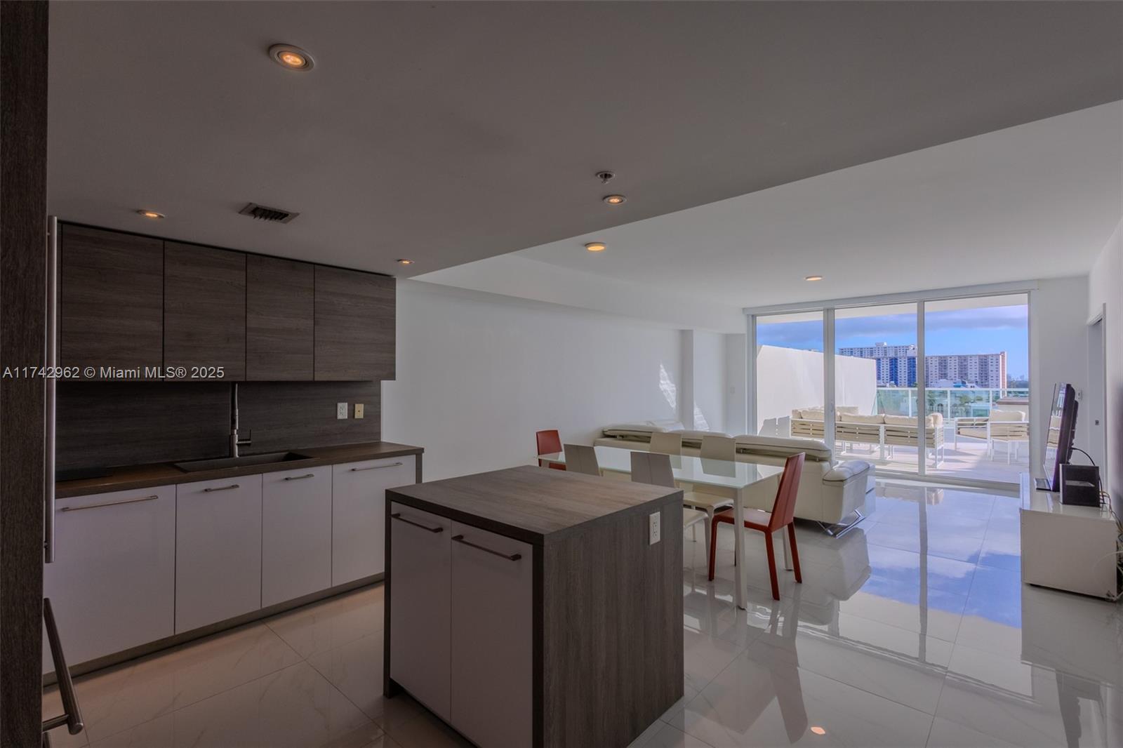 400 SUNNY ISLES CONDO WES - Residential