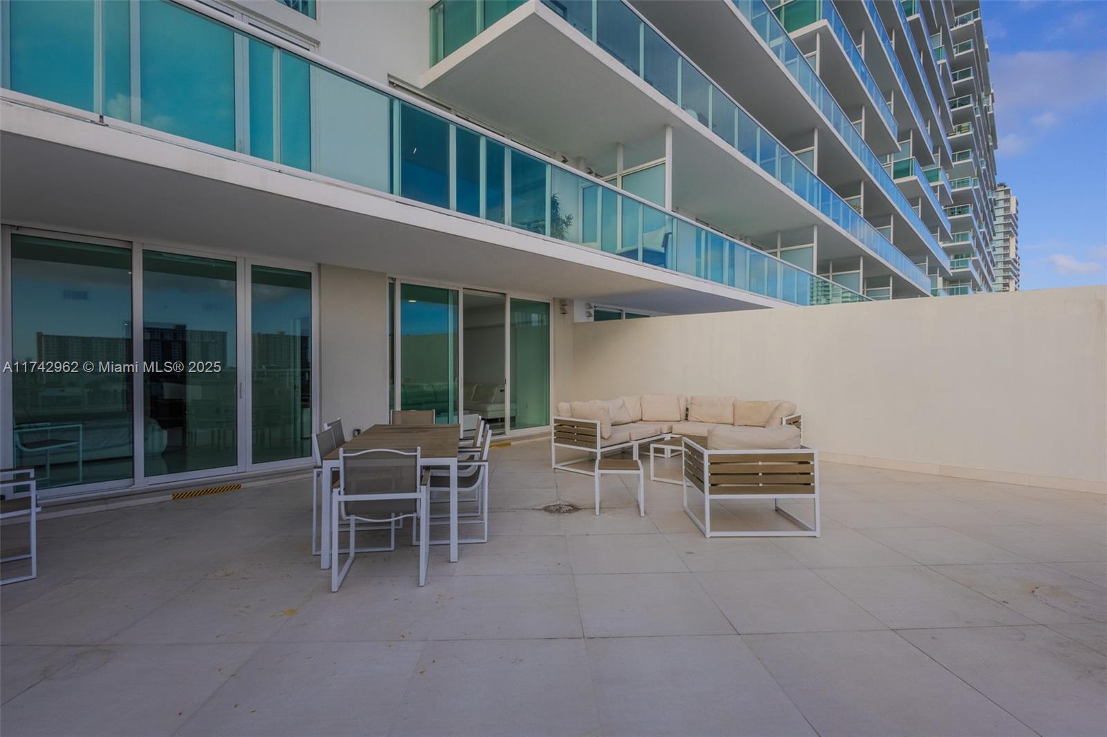 400 SUNNY ISLES CONDO WES - Residential