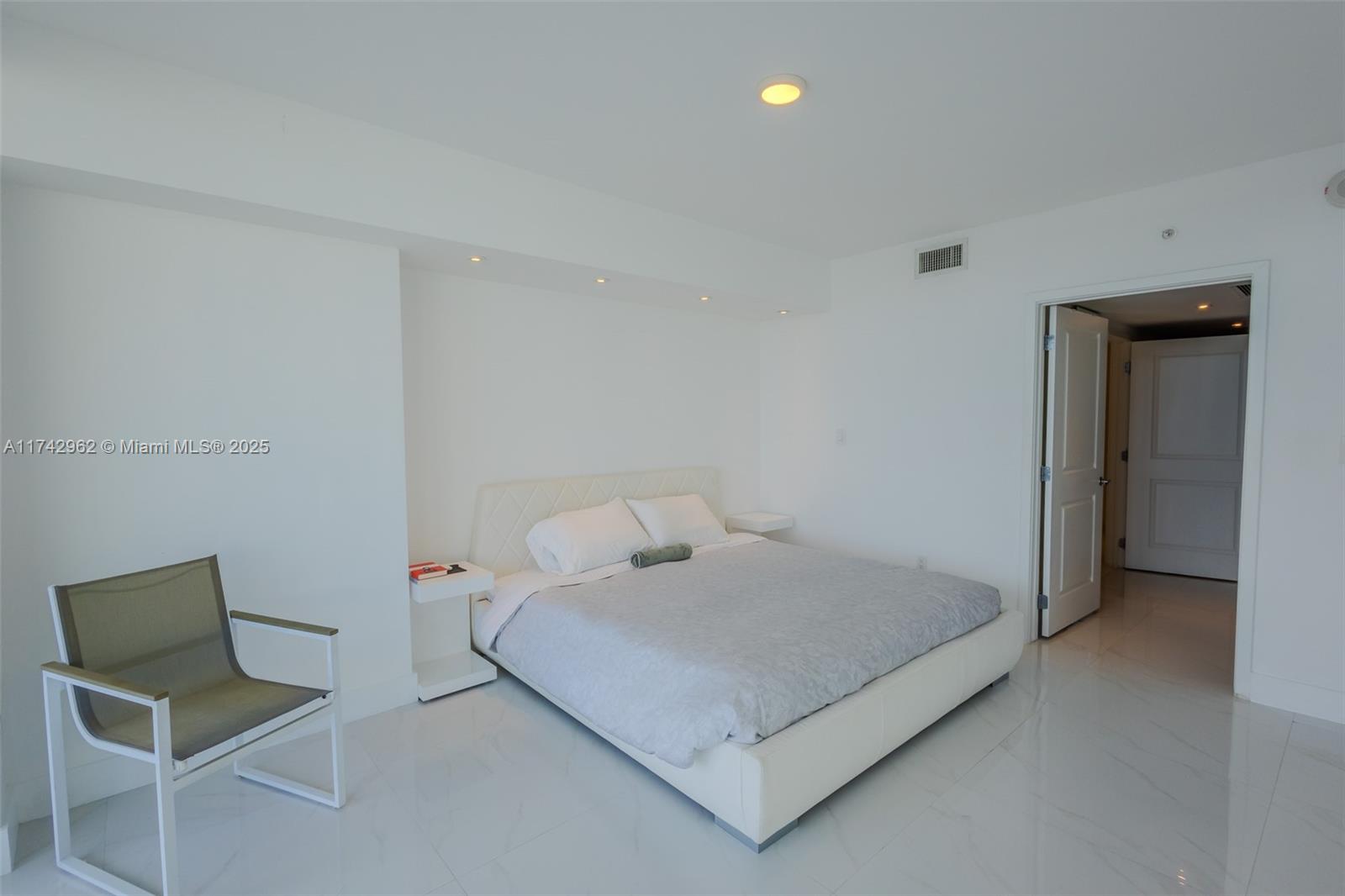 400 SUNNY ISLES CONDO WES - Residential