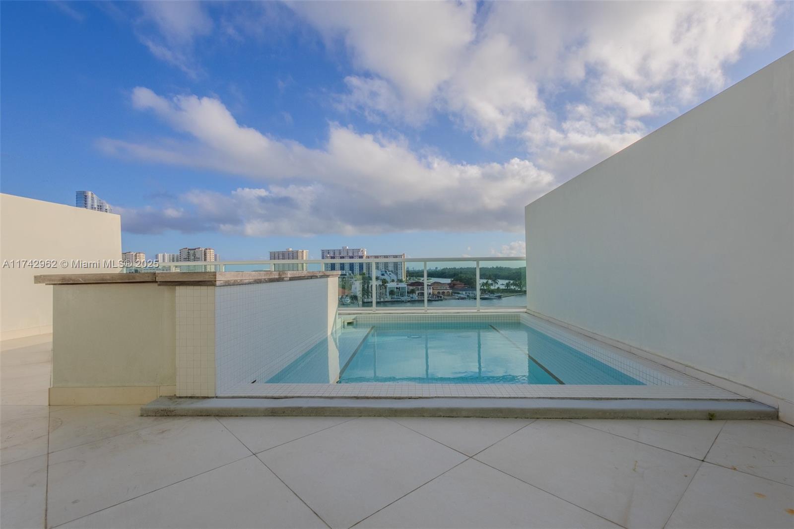 400 SUNNY ISLES CONDO WES - Residential