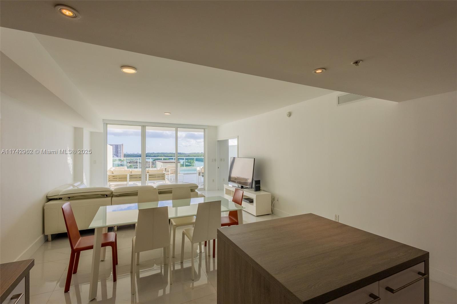 400 SUNNY ISLES CONDO WES - Residential