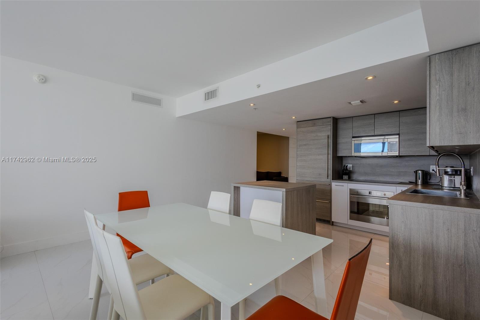 400 SUNNY ISLES CONDO WES - Residential
