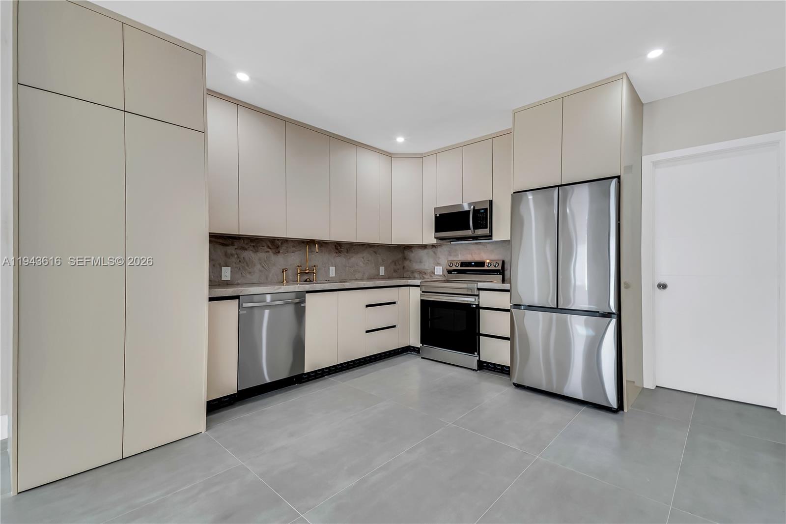 COMMUNITY PARK - Residential Lease