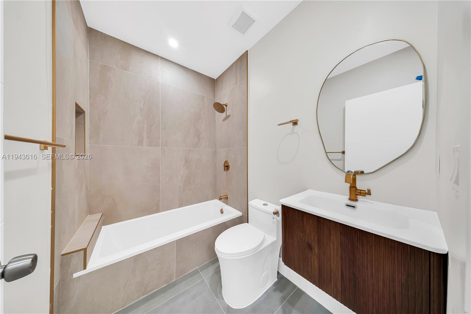 COMMUNITY PARK - Residential Lease