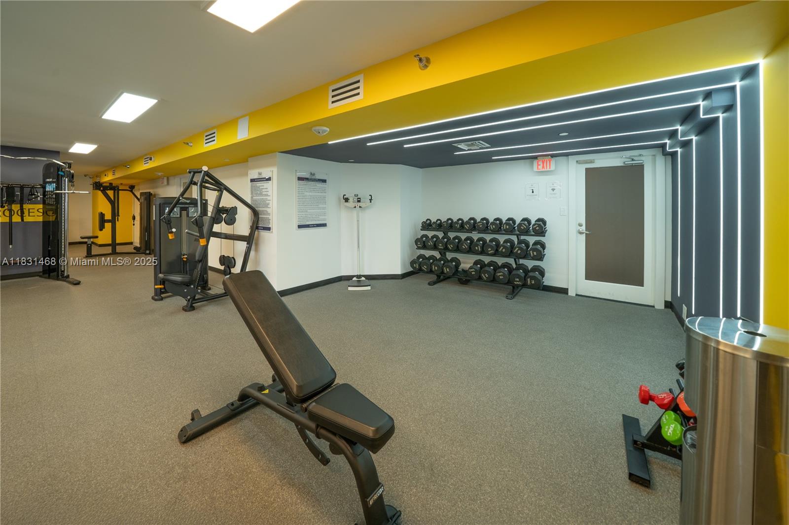 MYSTIC POINTE TOWER 400 C - Residential