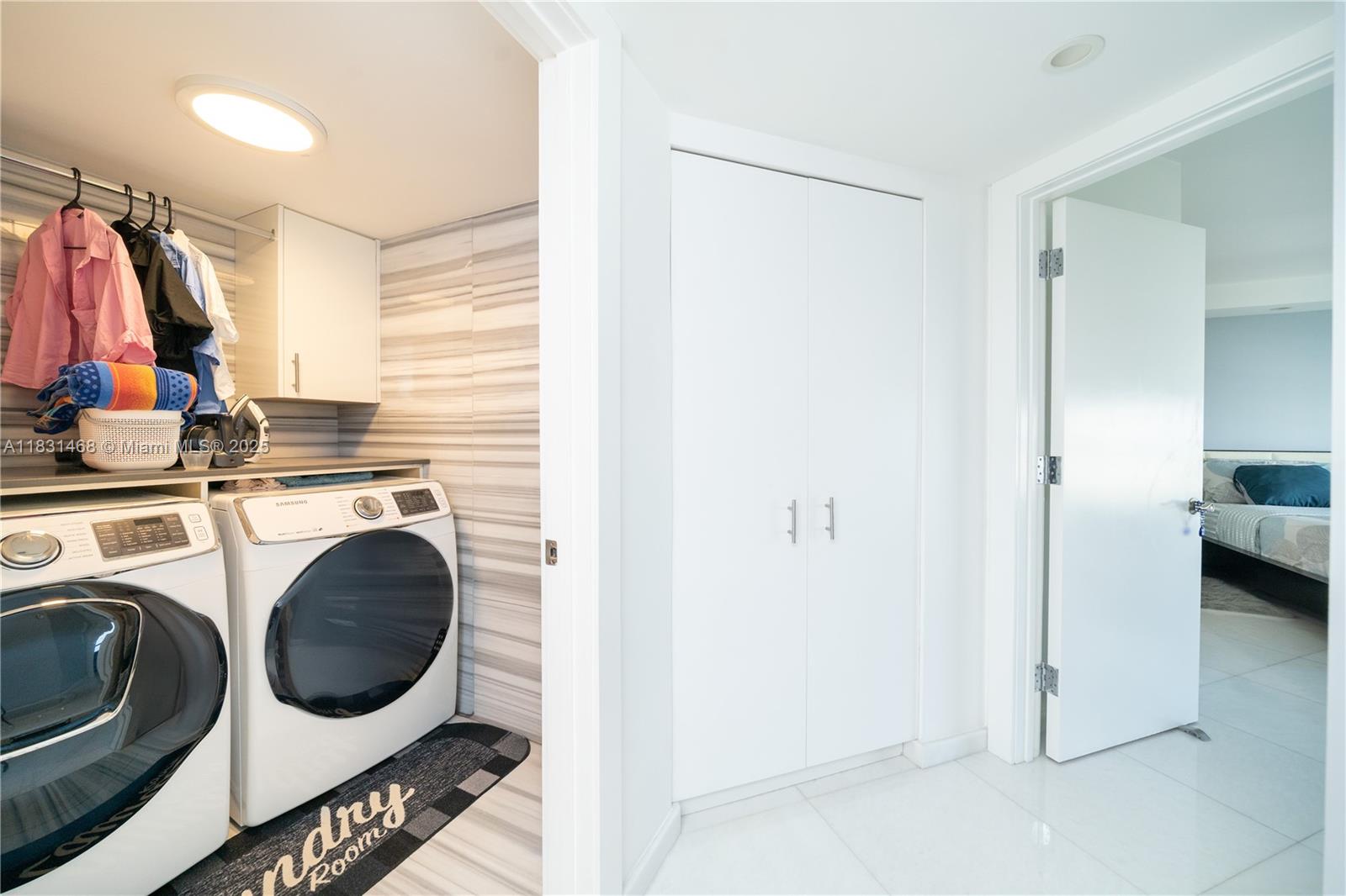 MYSTIC POINTE TOWER 400 C - Residential