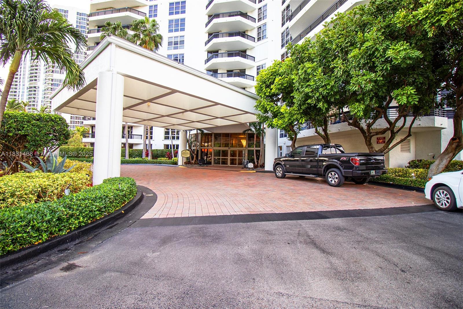 3500 Mystic Pointe Dr 1908, Aventura, FL, 33180/$969,000 1 3500 Mystic Pointe Dr 1908