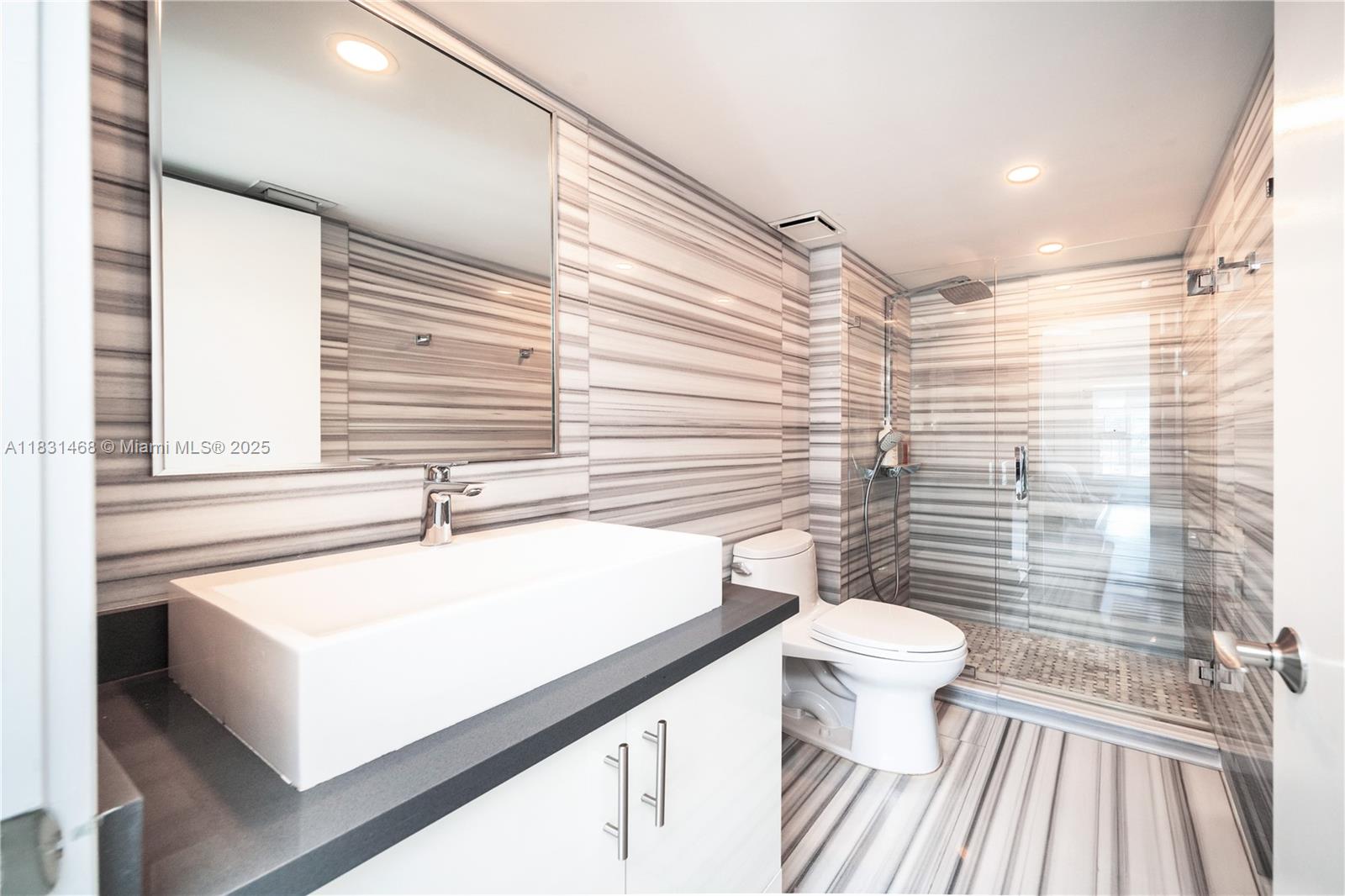 MYSTIC POINTE TOWER 400 C - Residential