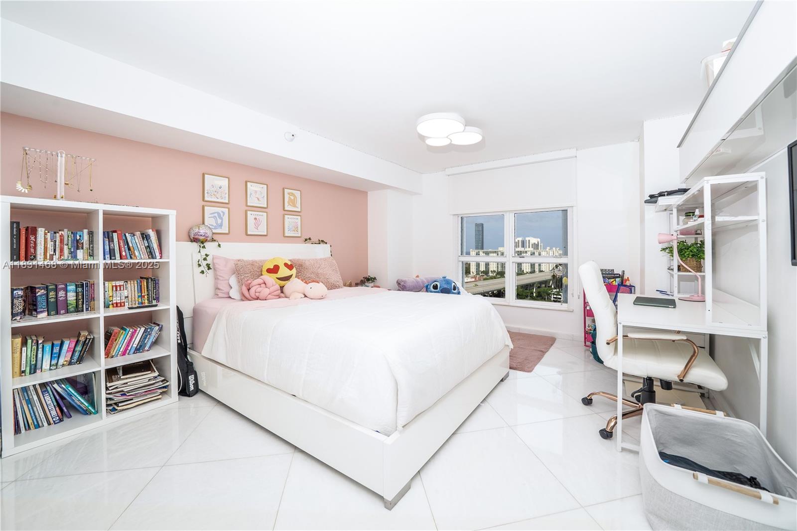 MYSTIC POINTE TOWER 400 C - Residential