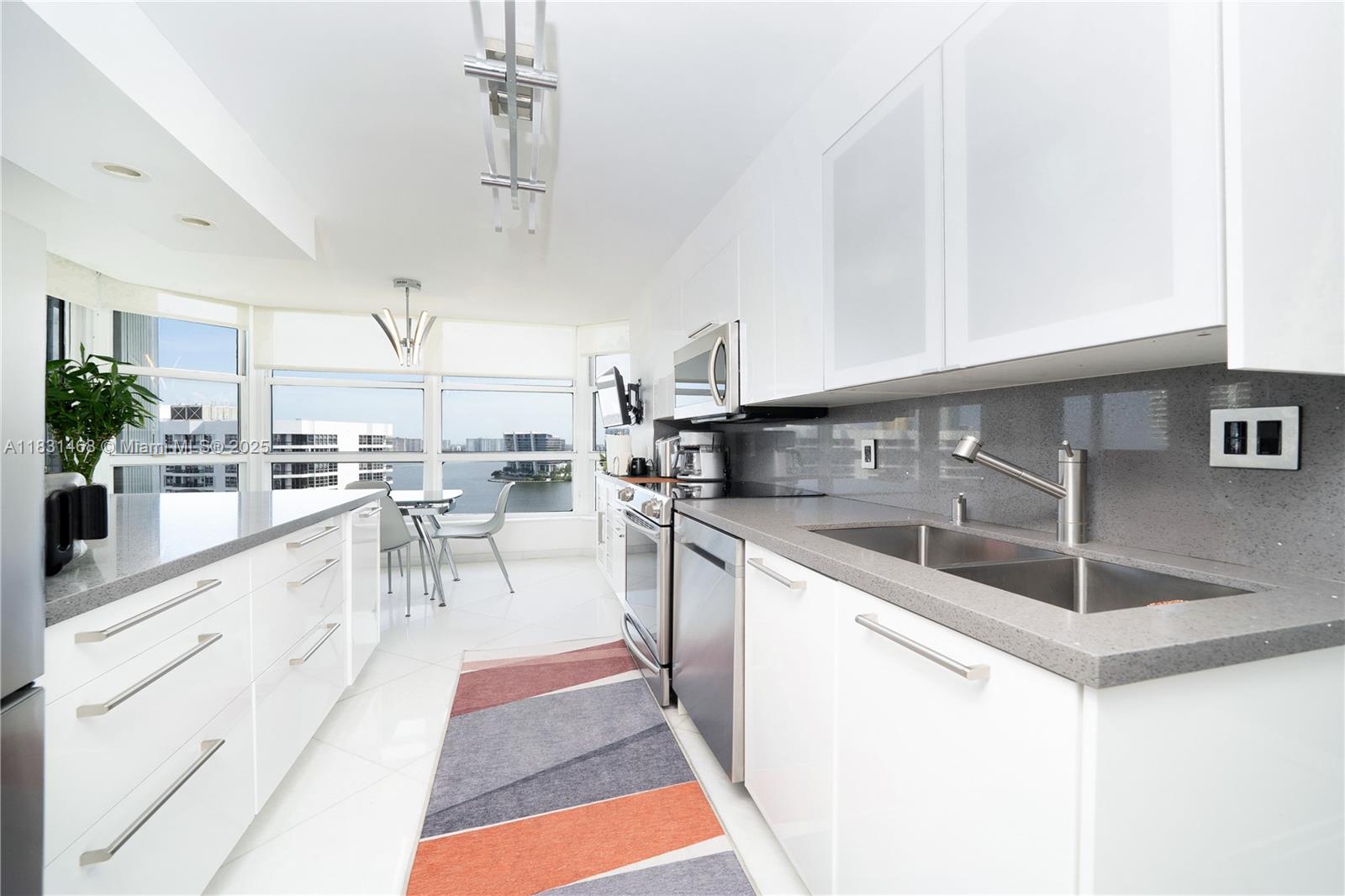 MYSTIC POINTE TOWER 400 C - Residential