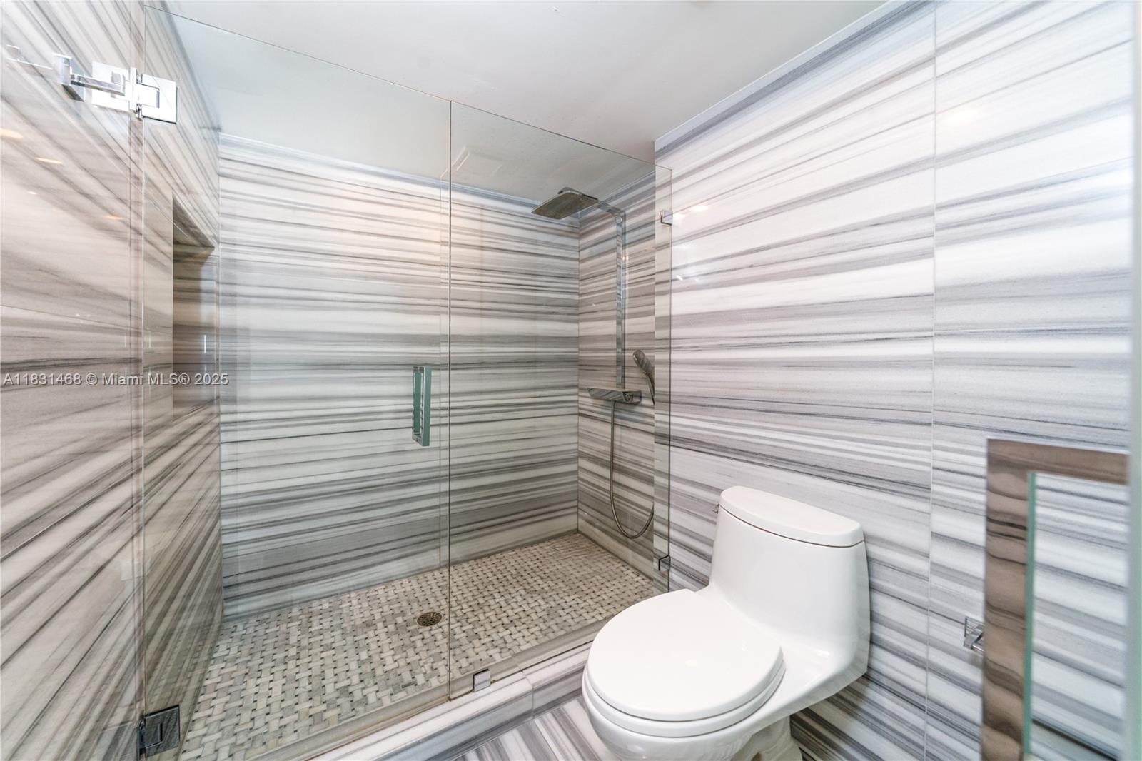 MYSTIC POINTE TOWER 400 C - Residential