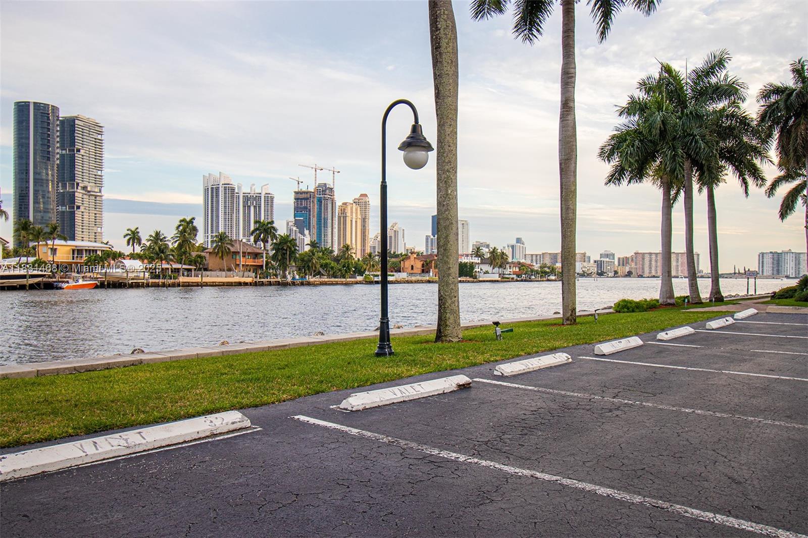 MYSTIC POINTE TOWER 400 C - Residential