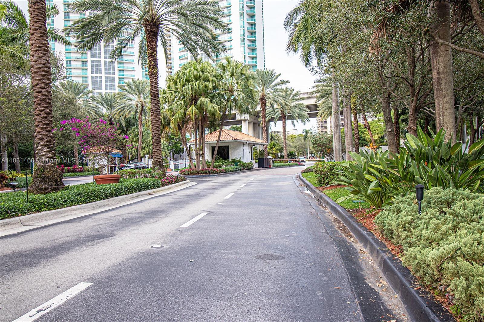 MYSTIC POINTE TOWER 400 C - Residential