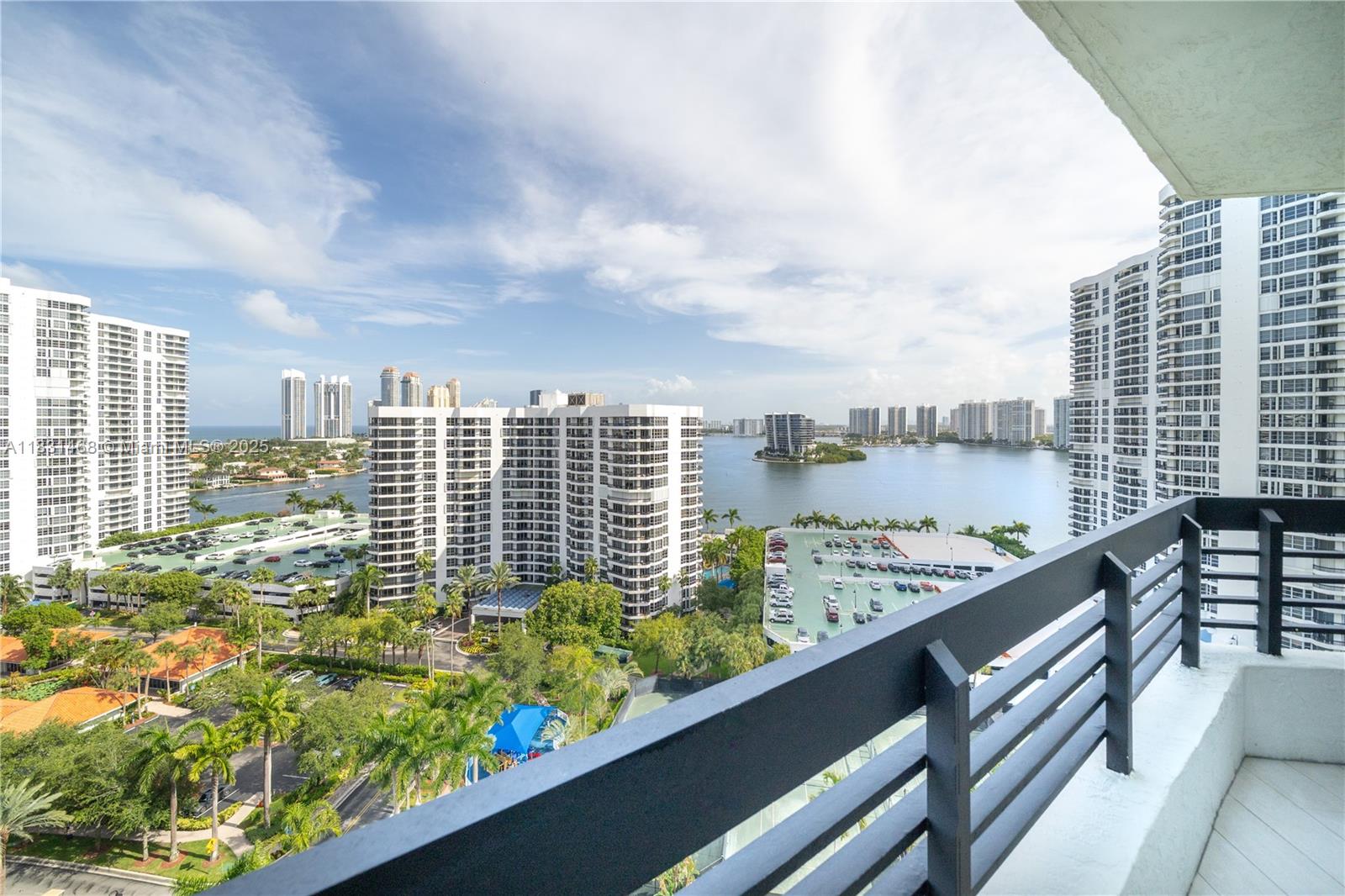 MYSTIC POINTE TOWER 400 C - Residential