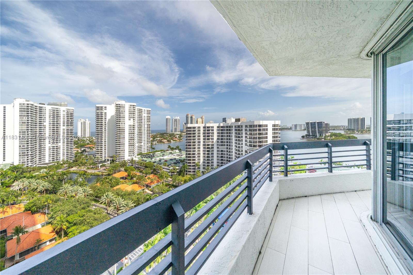 MYSTIC POINTE TOWER 400 C - Residential