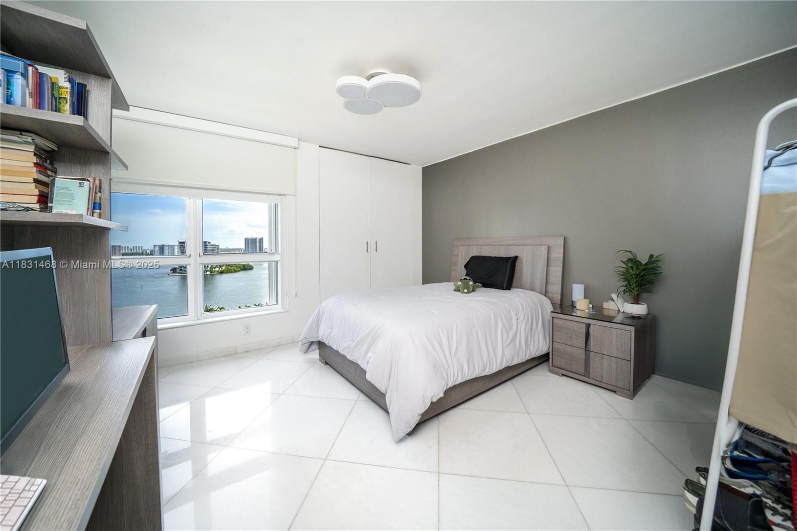 MYSTIC POINTE TOWER 400 C - Residential