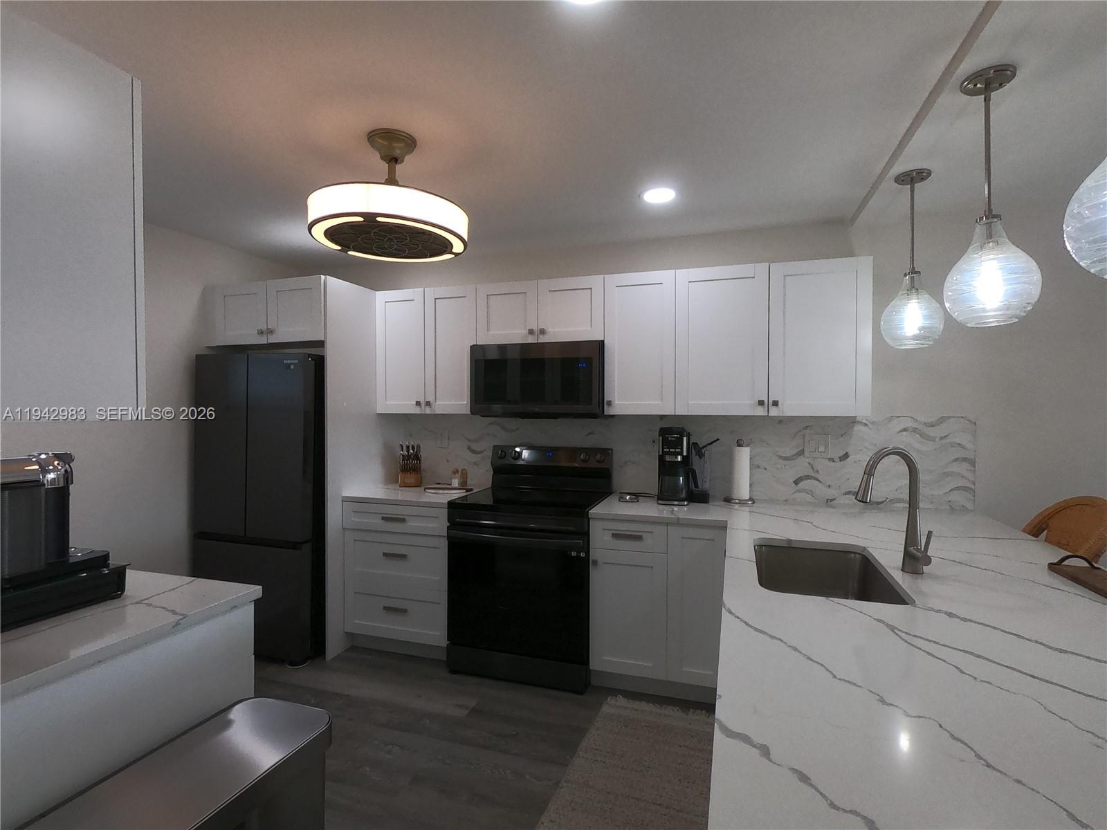 18TH HOLE AT INVERRARY CO - Residential