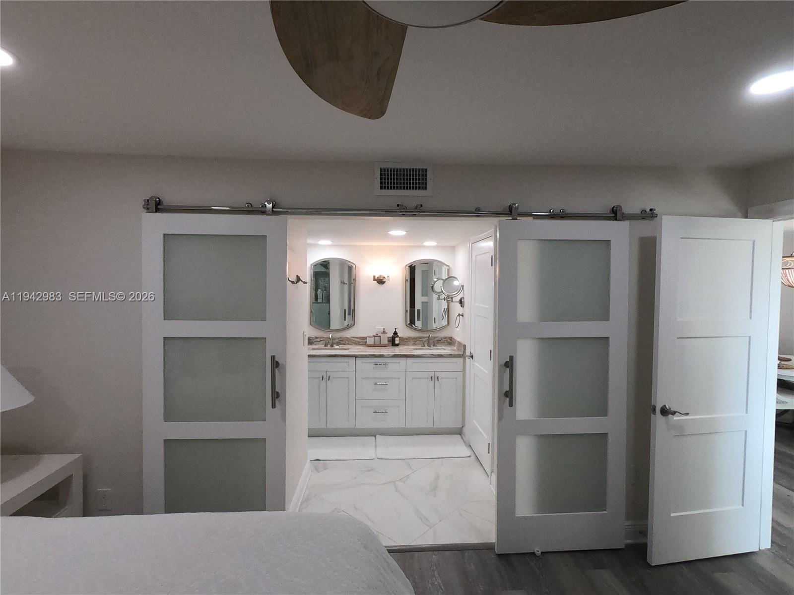 18TH HOLE AT INVERRARY CO - Residential