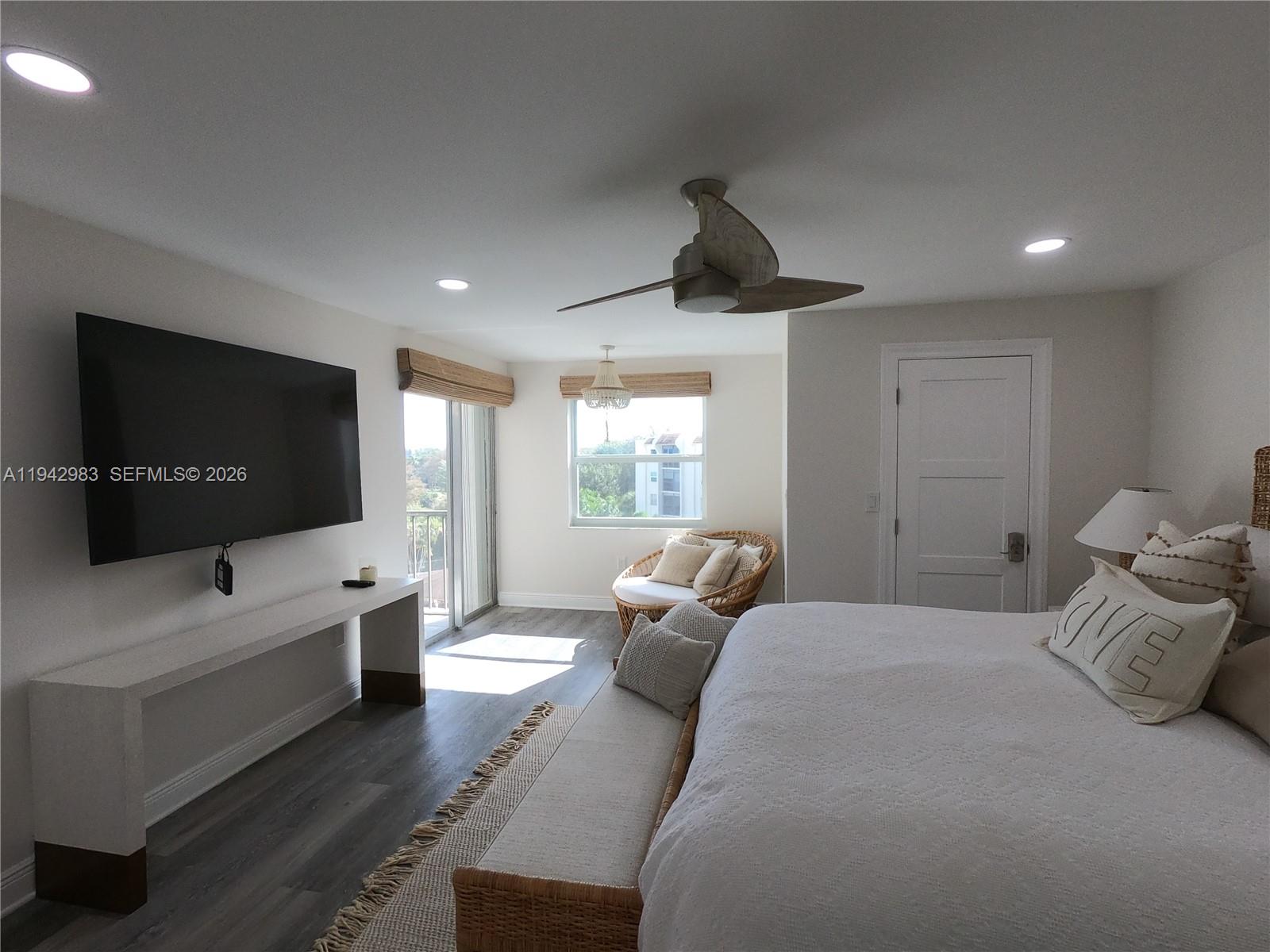 18TH HOLE AT INVERRARY CO - Residential