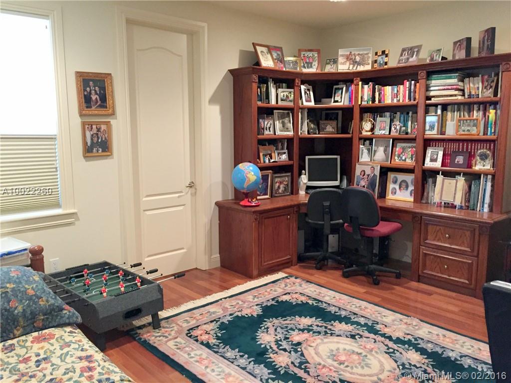 PINECREST - Residential