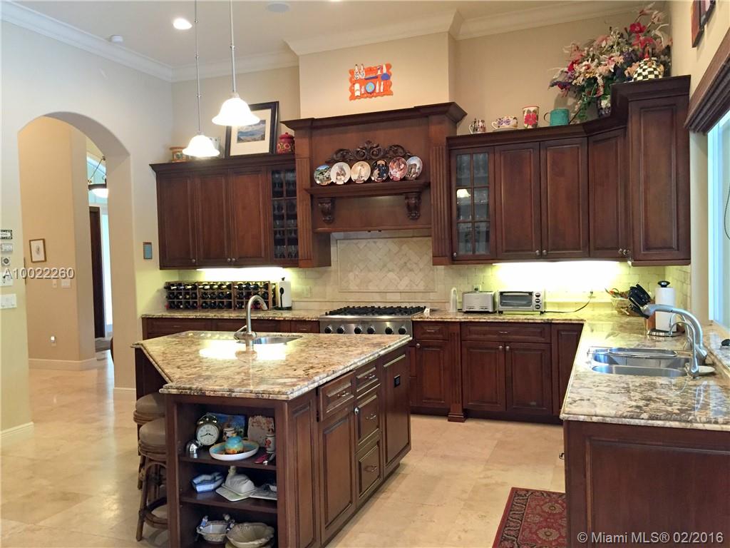 PINECREST - Residential