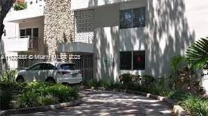 1235 Mariposa Ave 8