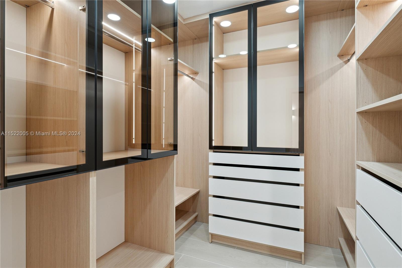 BRICKELL ESTATES - Residential