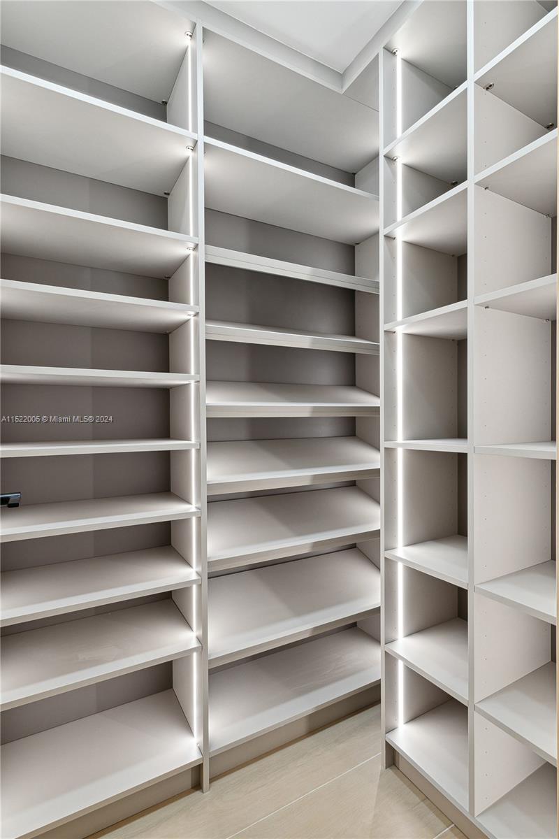 BRICKELL ESTATES - Residential