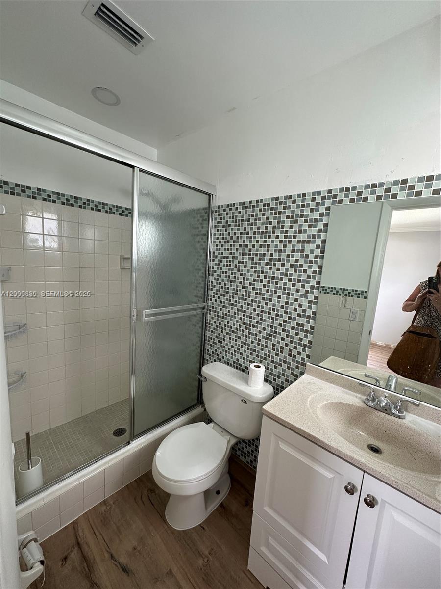 PARADISE GARDENS II CONDO - Residential Lease