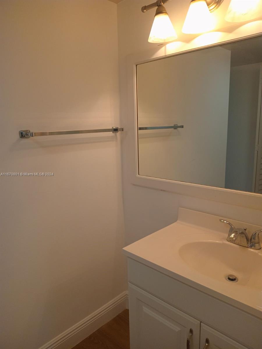 BISCAYA IV CONDO - Residential