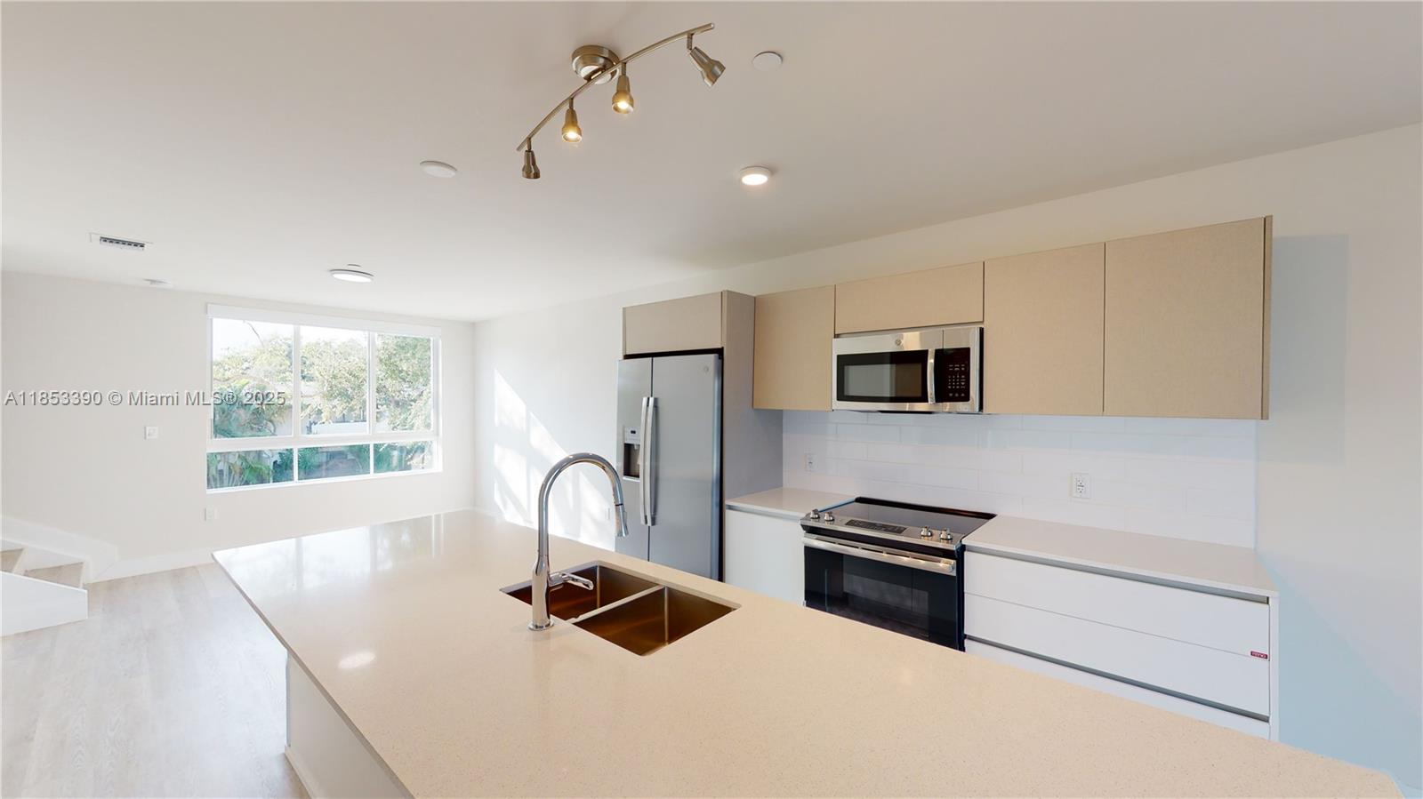 2555 NE 193rd St 2224