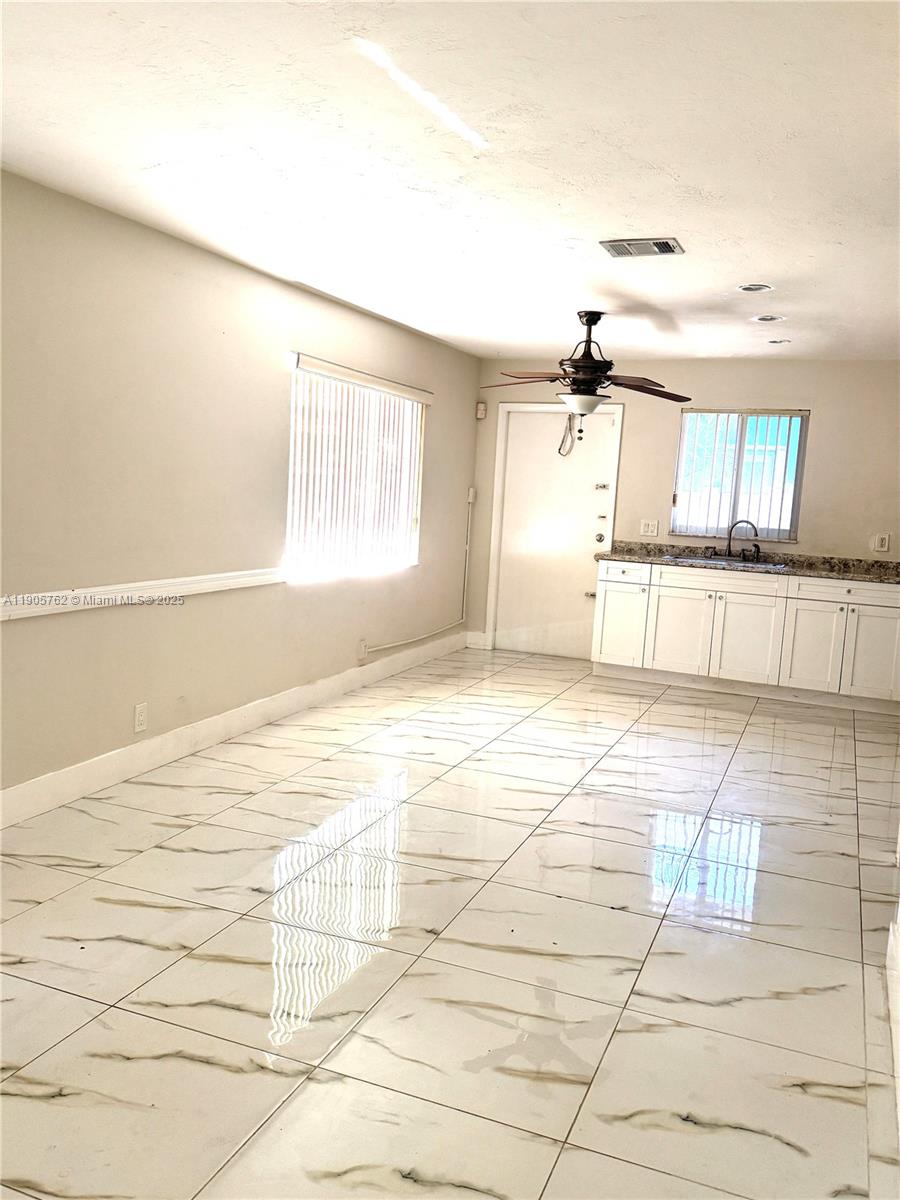 HOLLYWOOD - Residential Lease