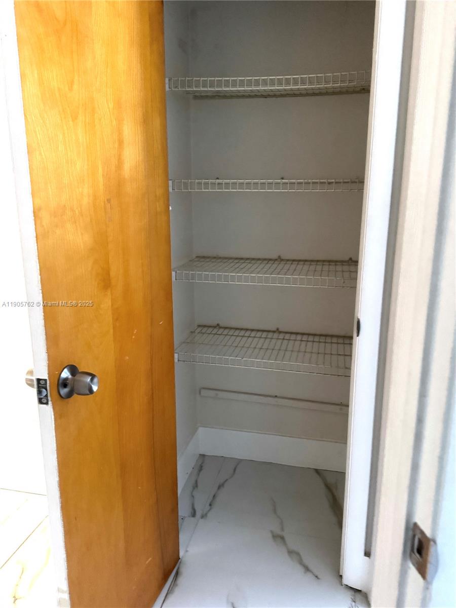 HOLLYWOOD - Residential Lease