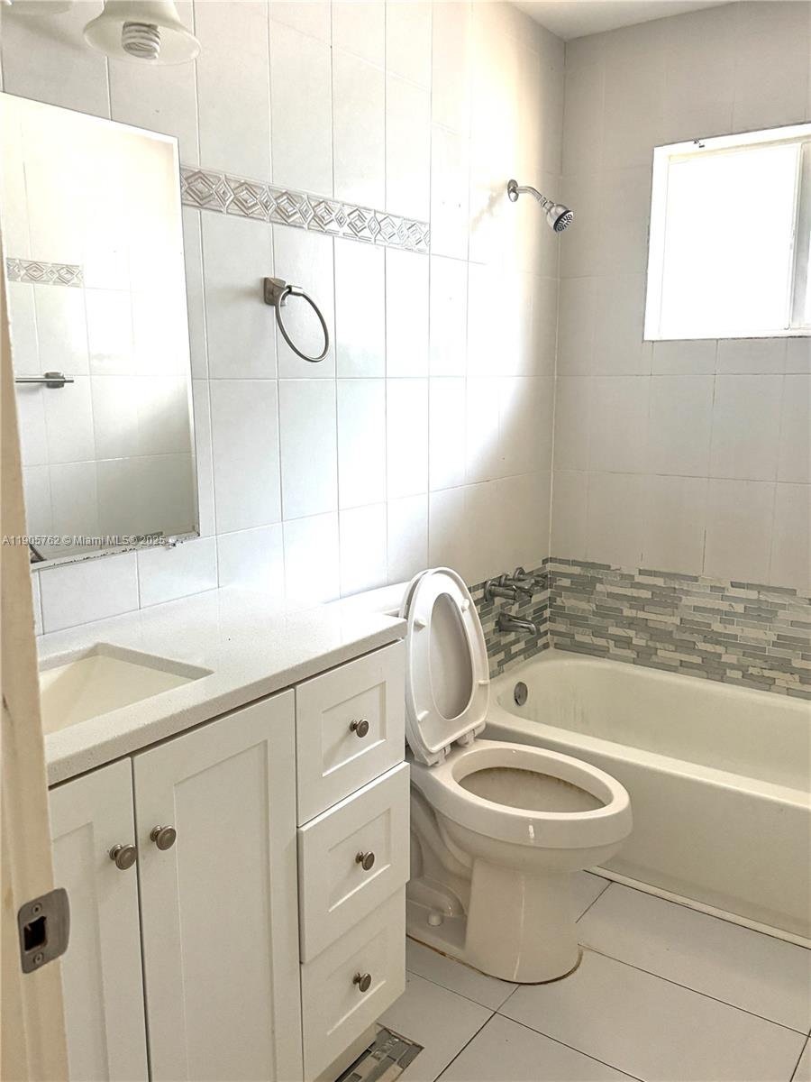 HOLLYWOOD - Residential Lease