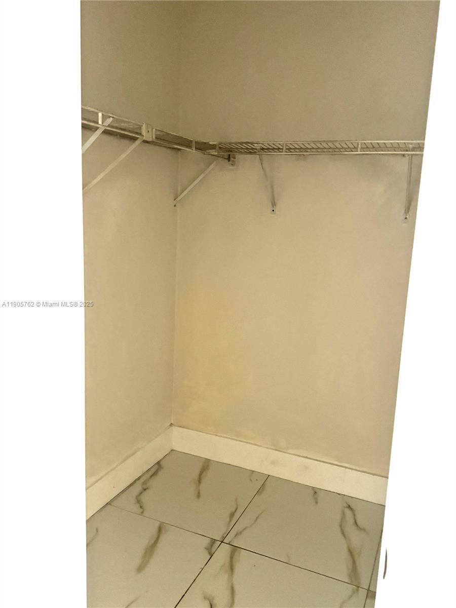 HOLLYWOOD - Residential Lease