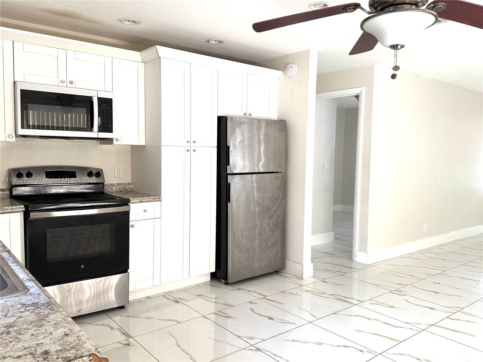 HOLLYWOOD - Residential Lease