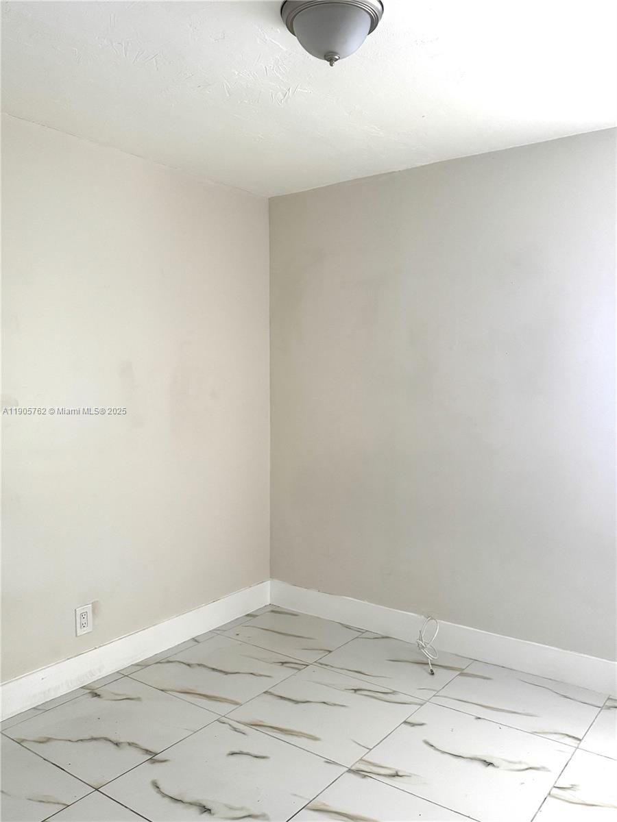 HOLLYWOOD - Residential Lease