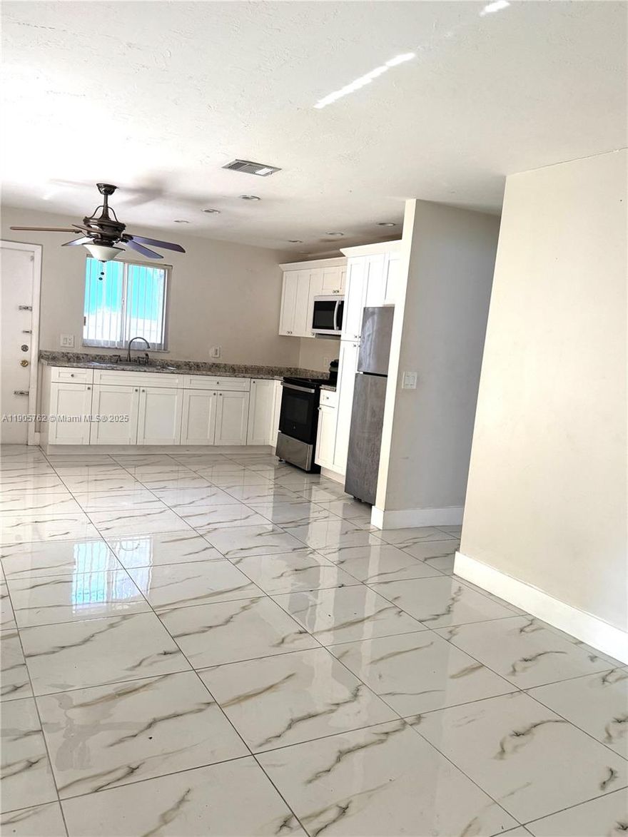 Welcome to this bright and spacious home featuring three bedrooms and two bathrooms with all ceramic floors throughout. The newer kitchen offers a granite countertop and plenty of white wood cabinets. Both bathrooms have been tastefully updated.
Rare parking is also available - call today for a showing.