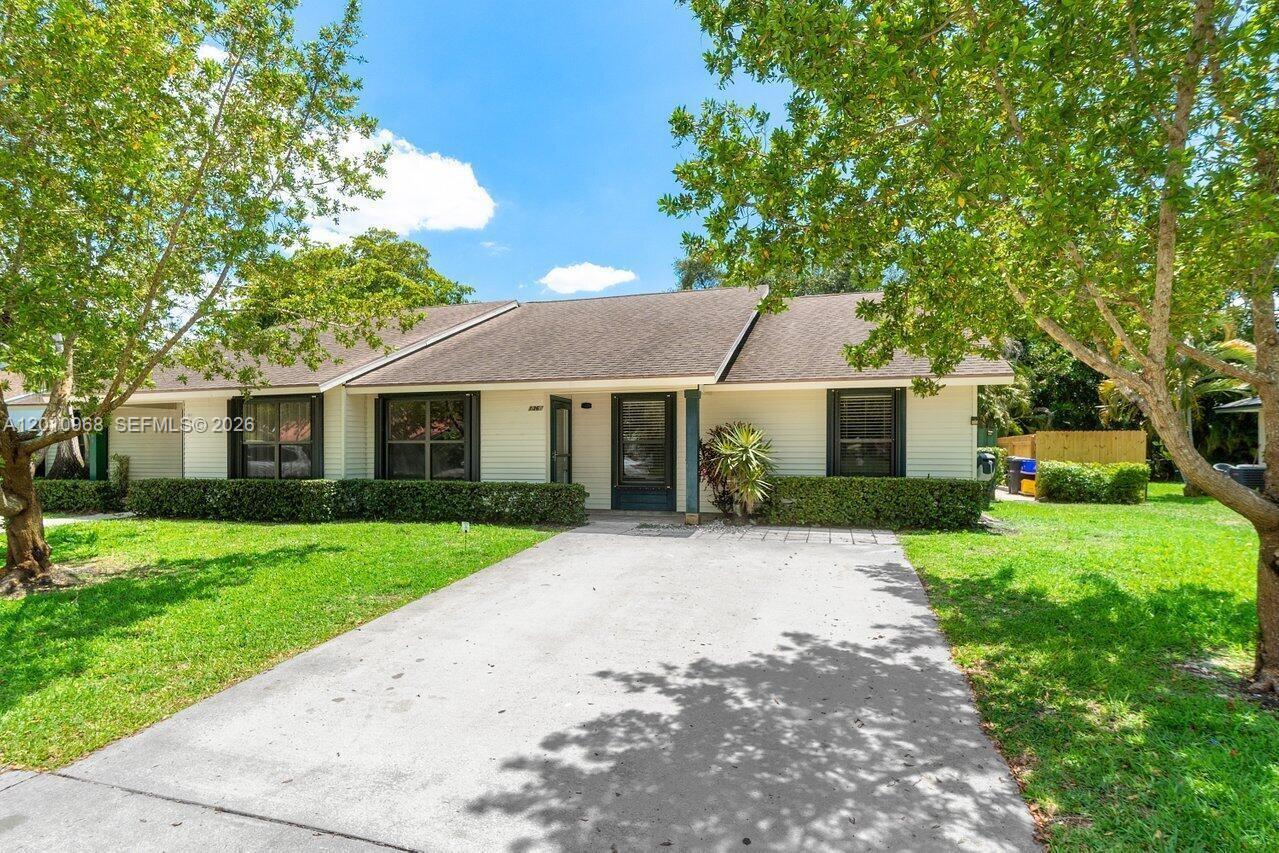 1367 Riverside Cir 1367