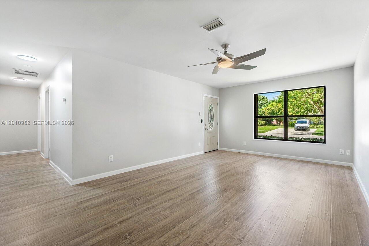 1367 Riverside Cir 1367