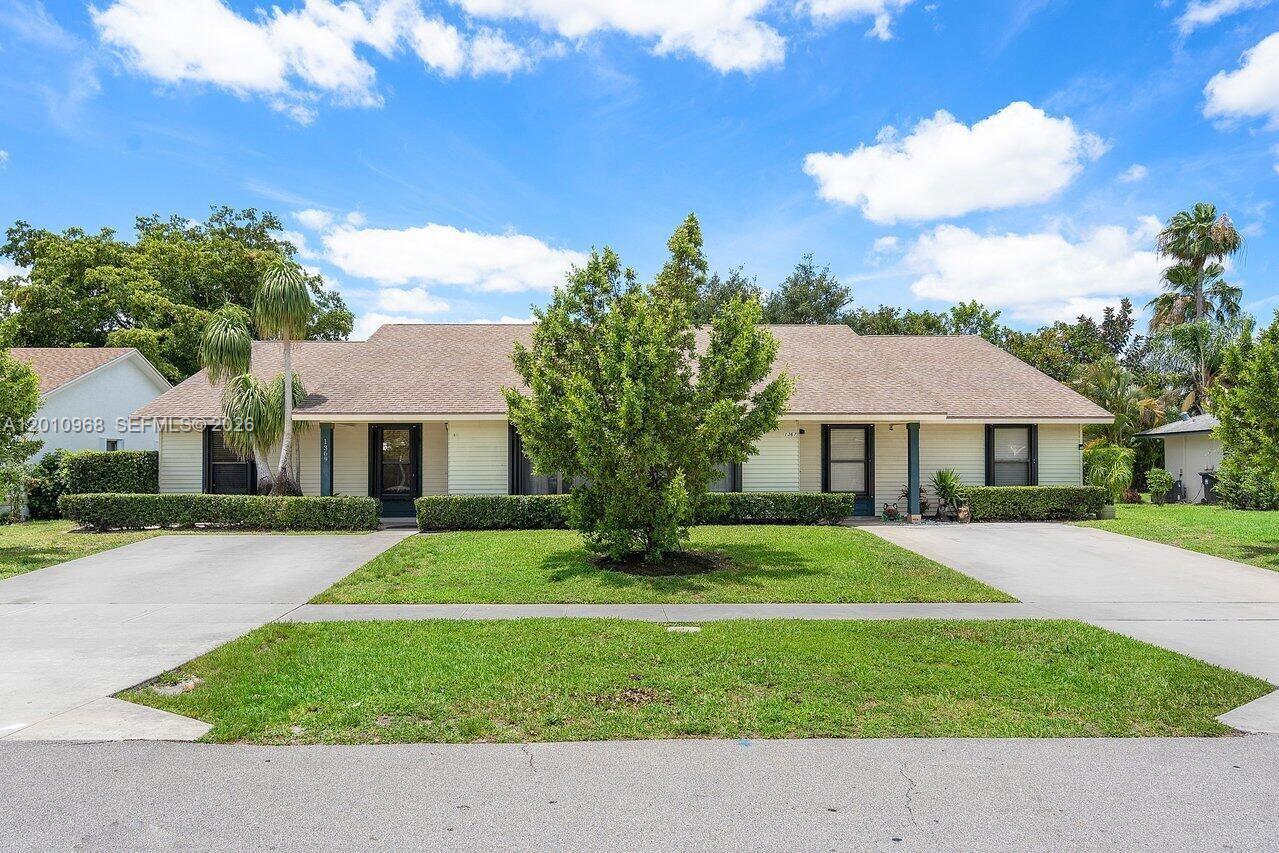 1367 Riverside Cir 1367
