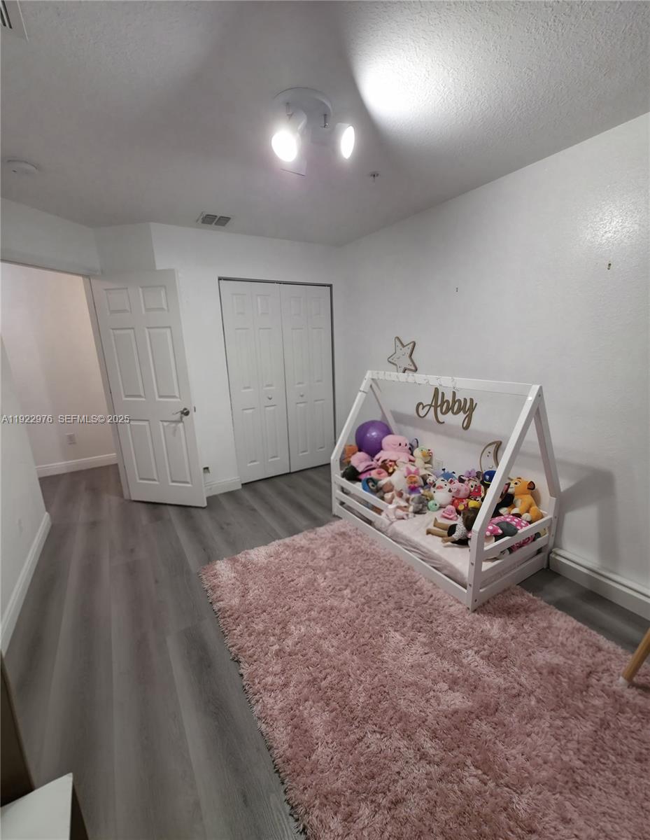 HIGHLAND PARK VILLAGE CON - Residential