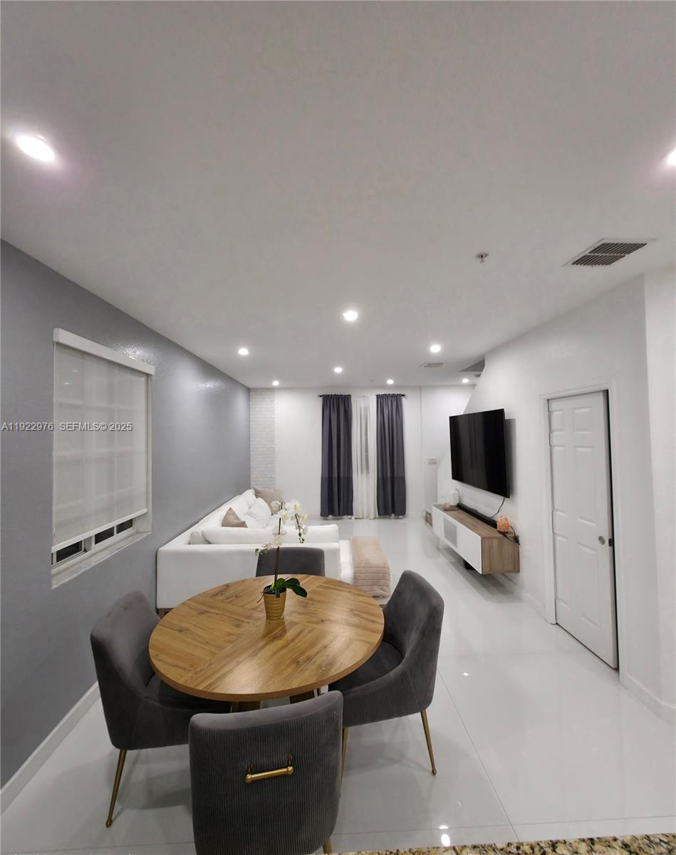 HIGHLAND PARK VILLAGE CON - Residential