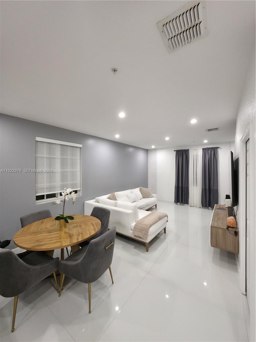 HIGHLAND PARK VILLAGE CON - Residential