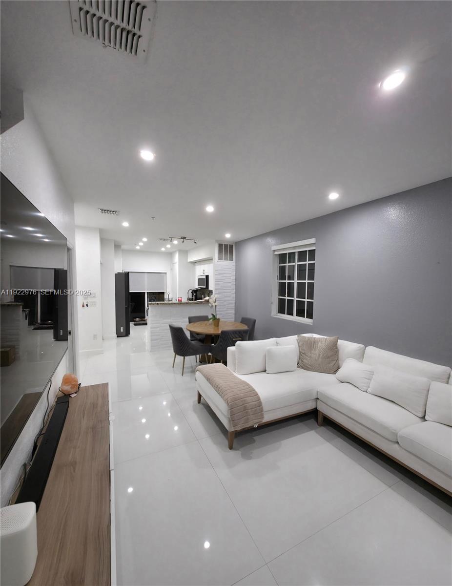 HIGHLAND PARK VILLAGE CON - Residential