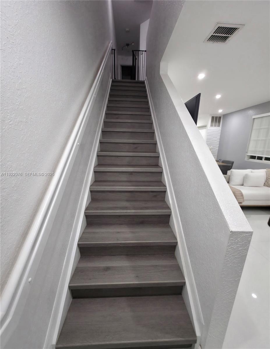 HIGHLAND PARK VILLAGE CON - Residential