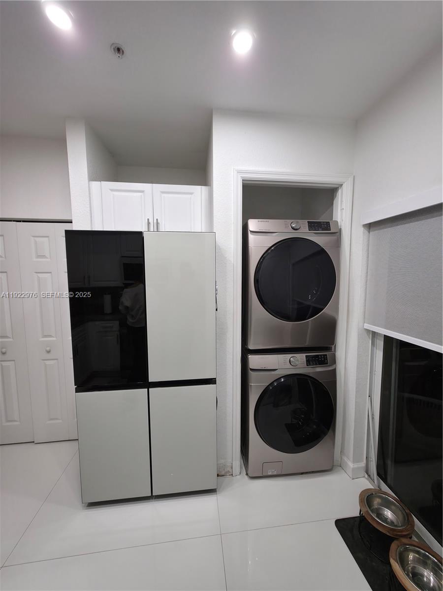 HIGHLAND PARK VILLAGE CON - Residential