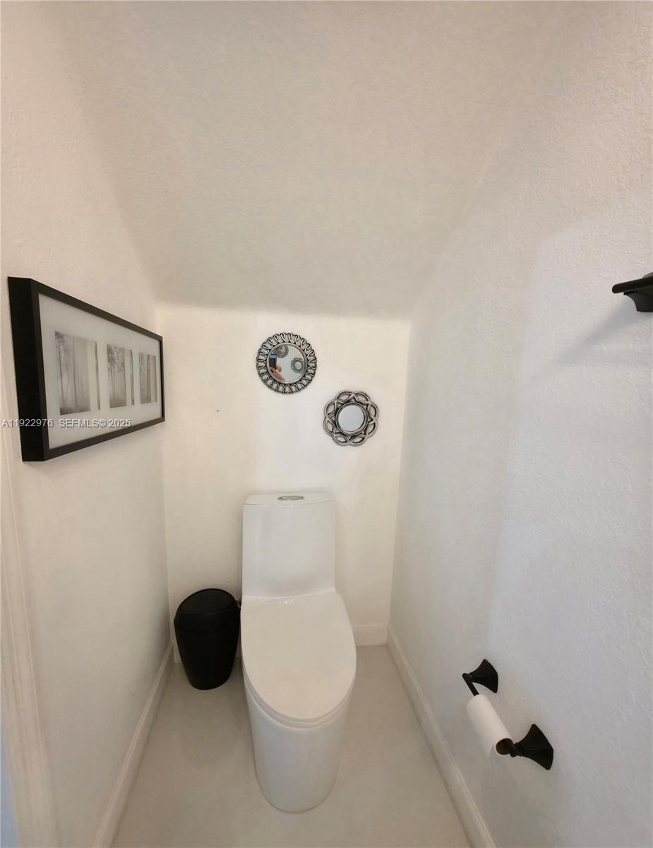 HIGHLAND PARK VILLAGE CON - Residential