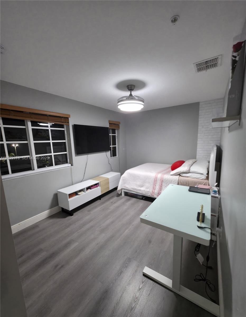 HIGHLAND PARK VILLAGE CON - Residential