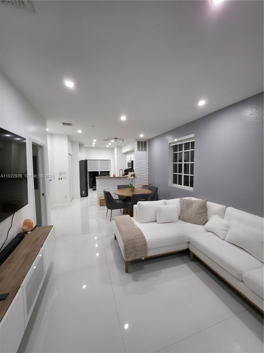 HIGHLAND PARK VILLAGE CON - Residential